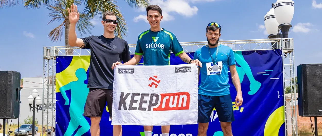 Equipe Handi com a bandeira KEEPrun